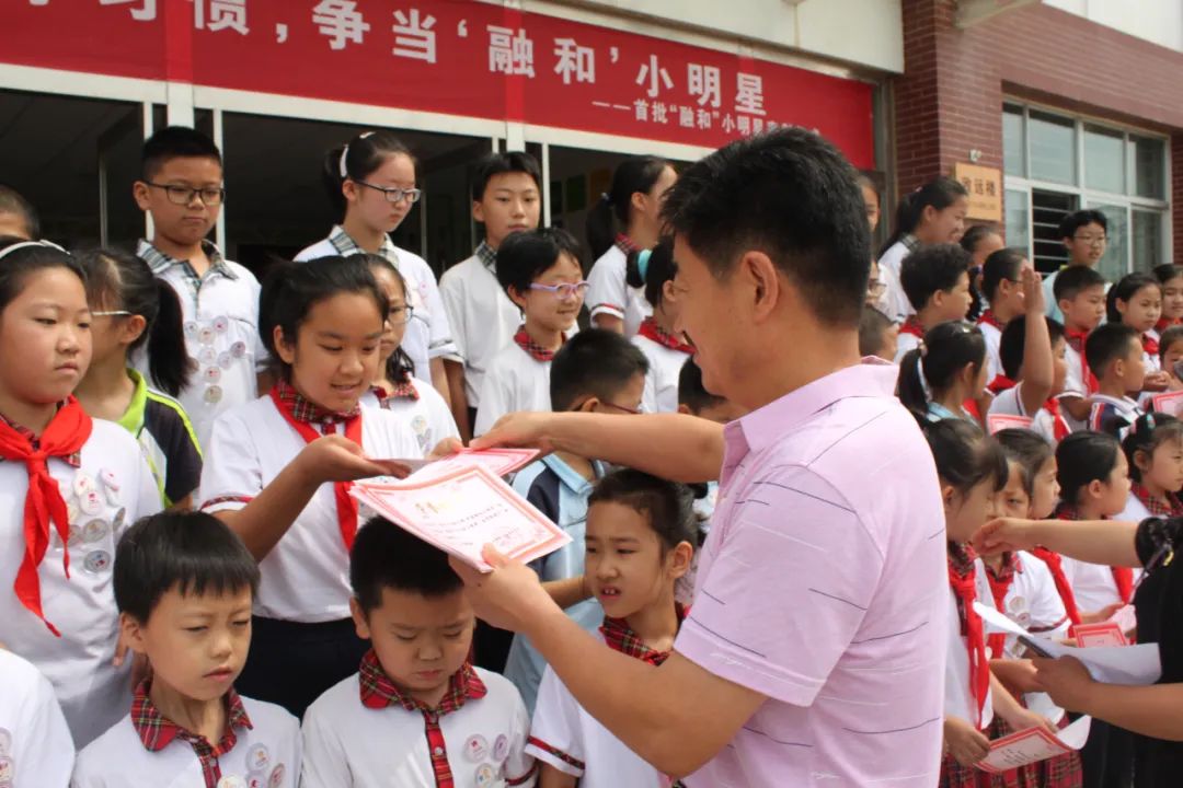 青岛红领巾争章活动内容怎么写,开展红领巾奖章争章活动总结