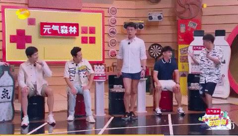 穿超短裤出门的人什么心态,一年四季穿短裤男人