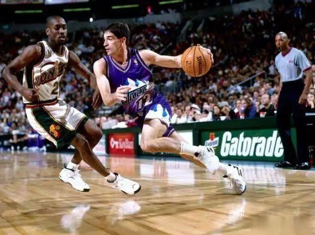 穿超短裤出门的人什么心态,一年四季穿短裤男人