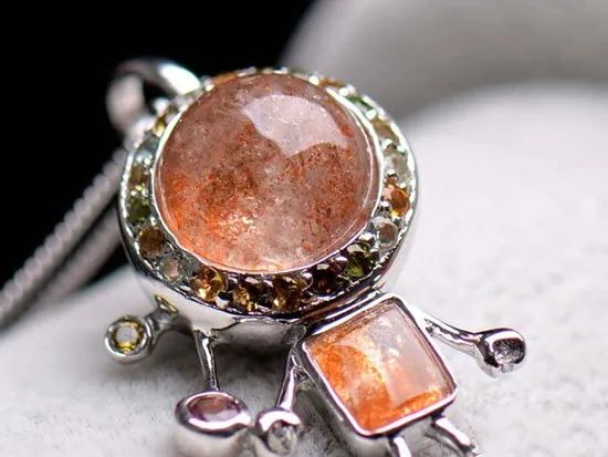 为什么宝石是五颜六色的,宝石为什么五光十色