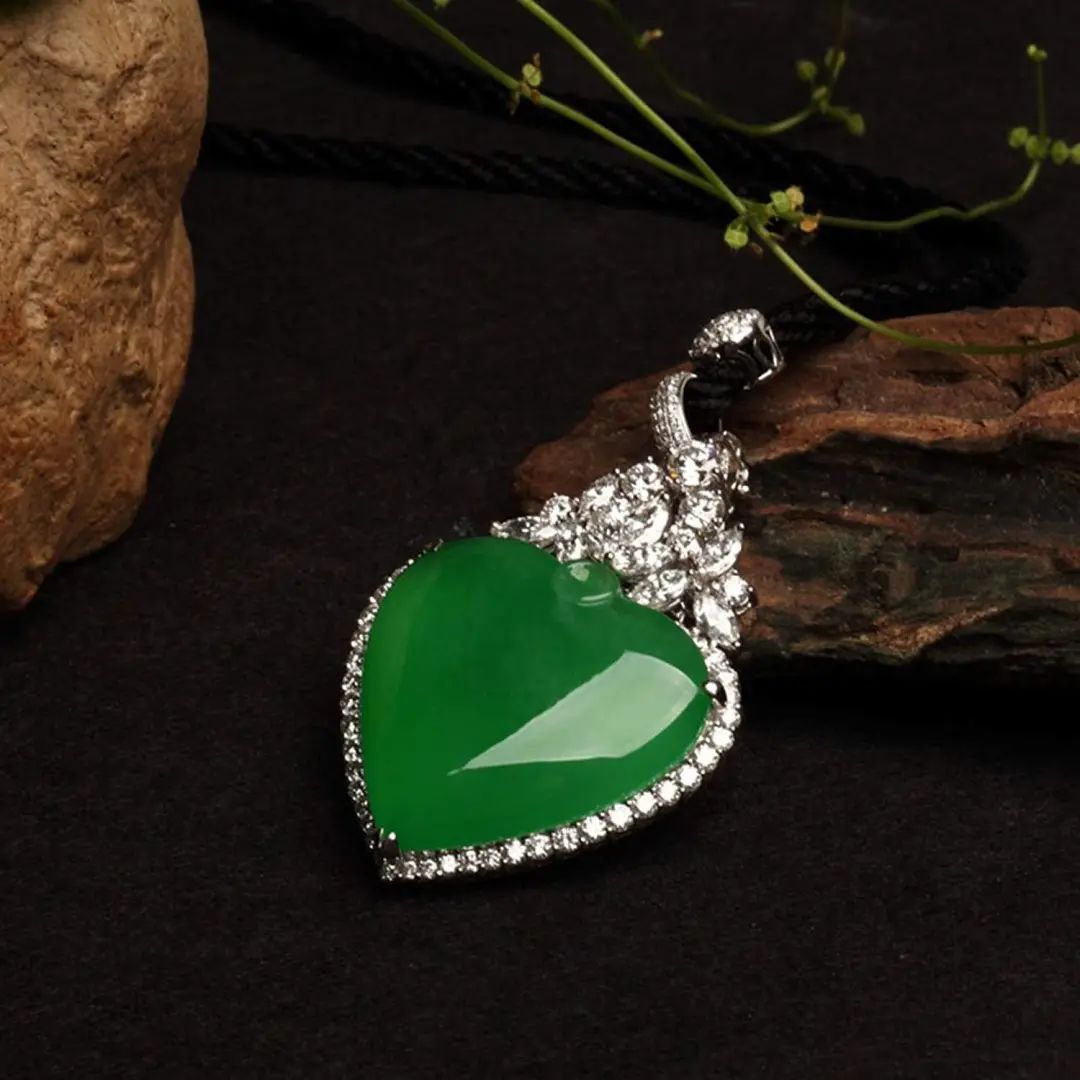 为什么宝石是五颜六色的,宝石为什么五光十色