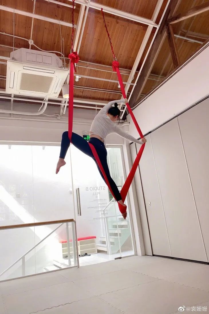 无帽卫衣虞书欣,虞书欣的衣服到底有多少钱