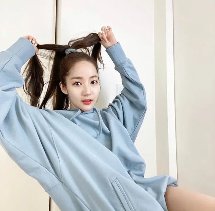 无帽卫衣虞书欣,虞书欣的衣服到底有多少钱