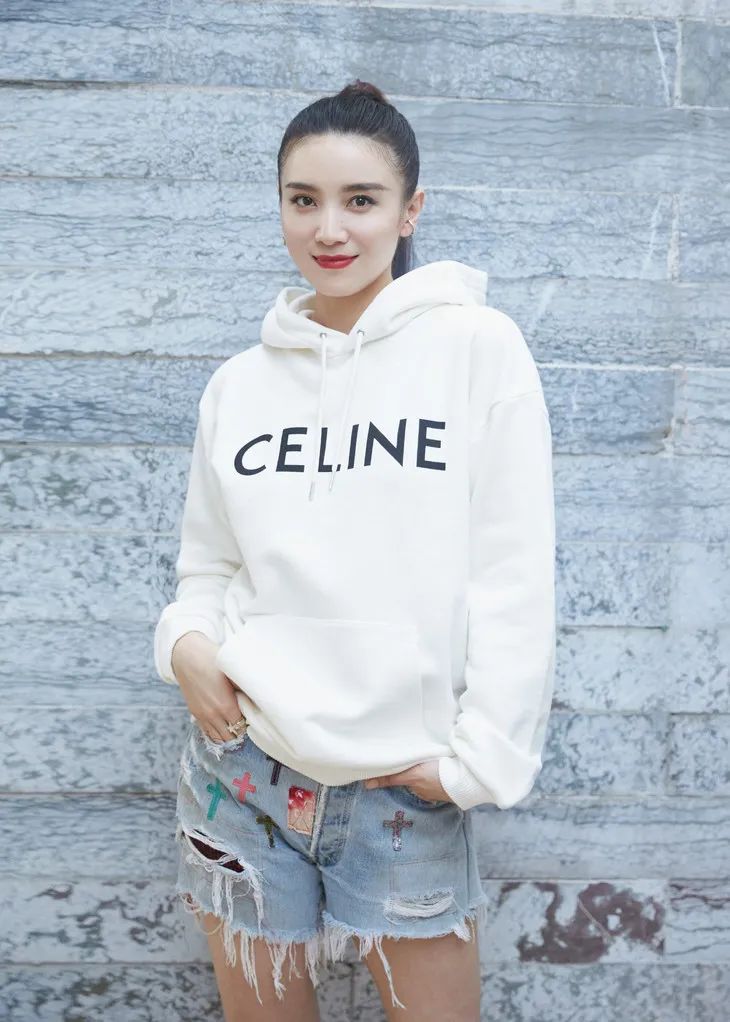 无帽卫衣虞书欣,虞书欣的衣服到底有多少钱