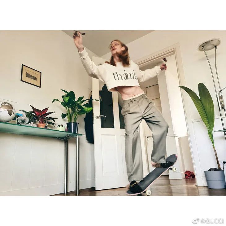 无帽卫衣虞书欣,虞书欣的衣服到底有多少钱