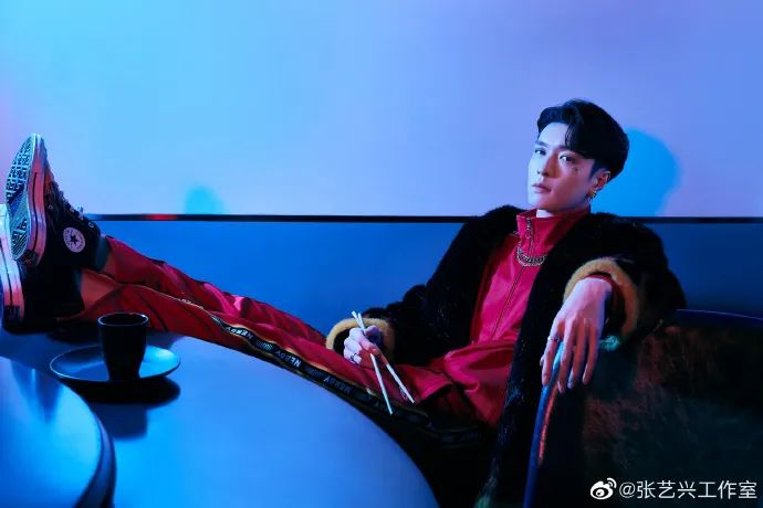 无帽卫衣虞书欣,虞书欣的衣服到底有多少钱