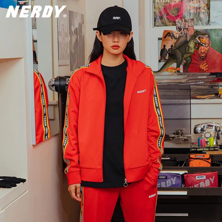 无帽卫衣虞书欣,虞书欣的衣服到底有多少钱