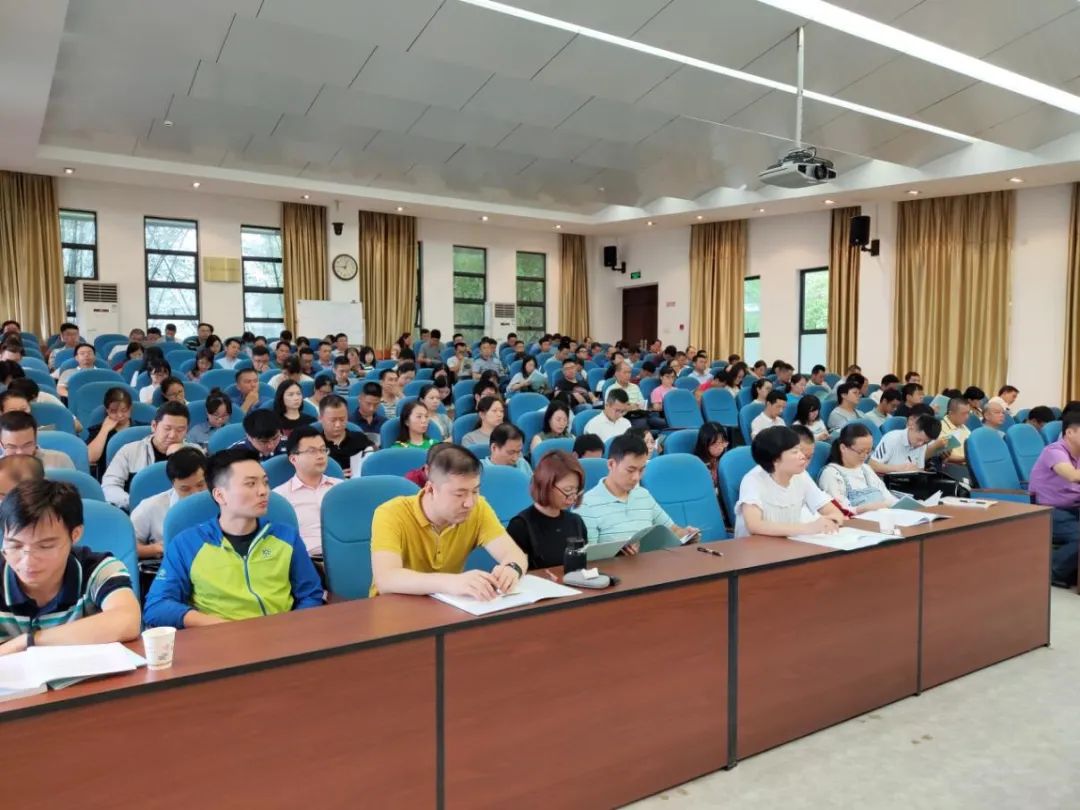 【干部教育】新提拔科级公务员集中“充电”提升履职能力——2020年柳州市公务员新任科级干部培训班成功举办