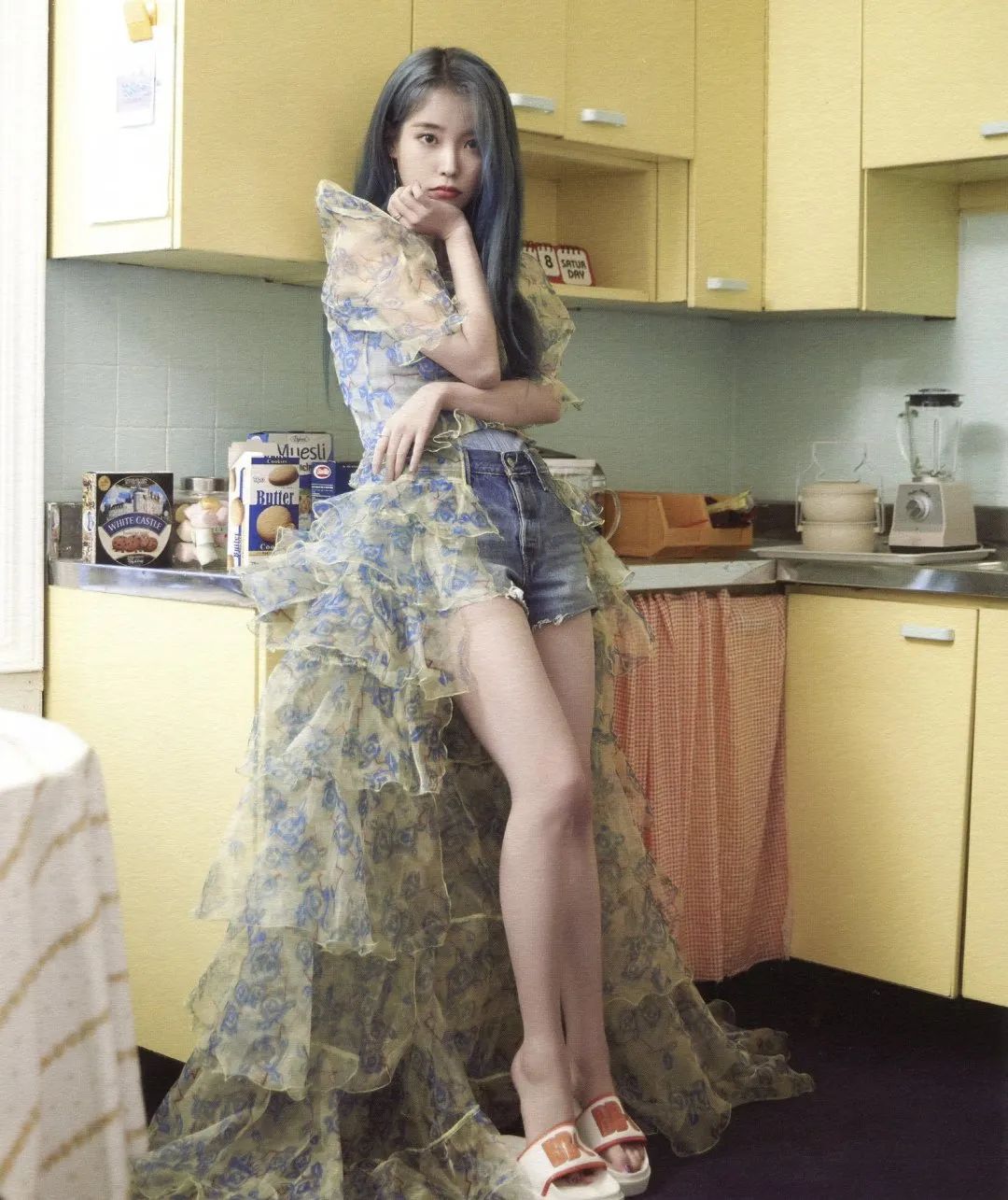 iu李知恩跳舞火的视频daybyday,iu李知恩歌曲blueming完整版在哪听