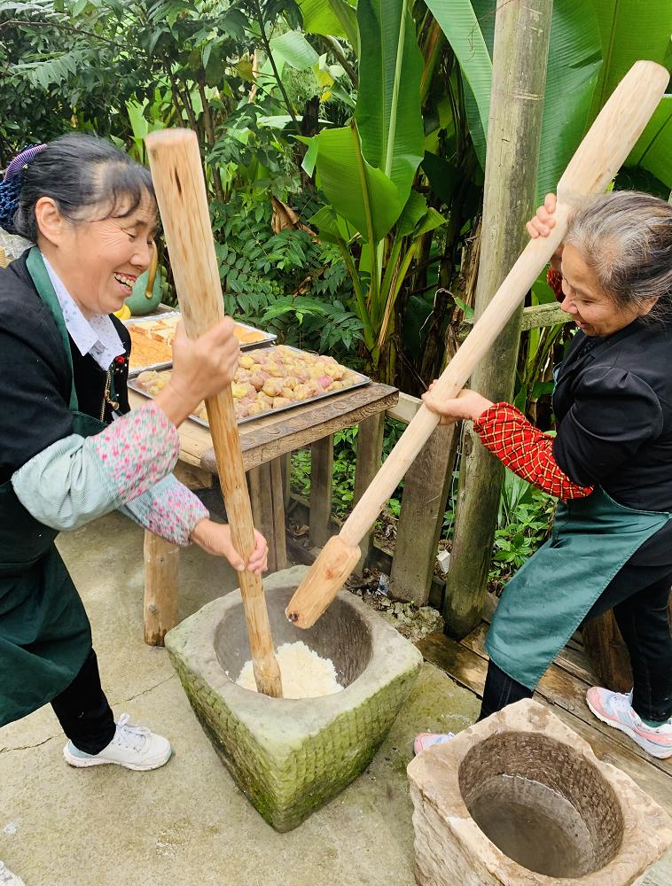 摘辣椒、推新豆花、打新糍粑、尝新米饭……巴南区石滩镇这些＂打新尝鲜＂的农家事，国庆节期间值得去体验