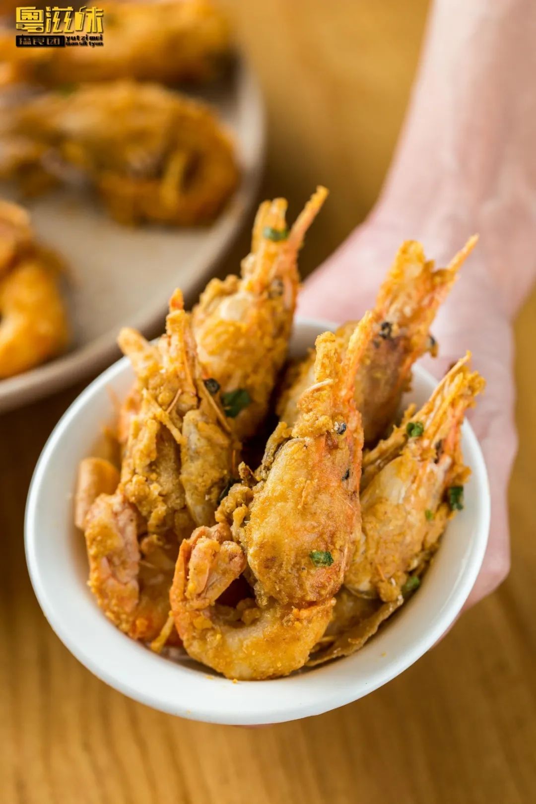 就为这①口，吃一只肥蟹比喝一杯奶茶还便宜