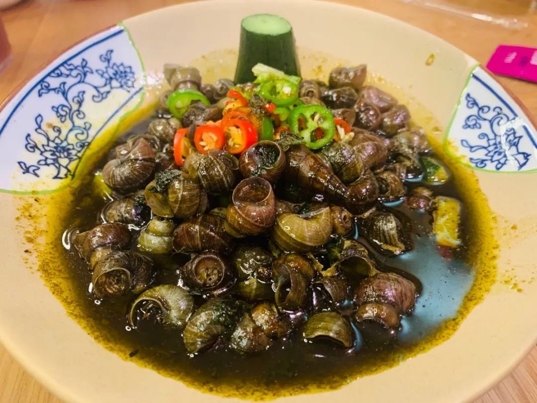 就为这①口，吃一只肥蟹比喝一杯奶茶还便宜