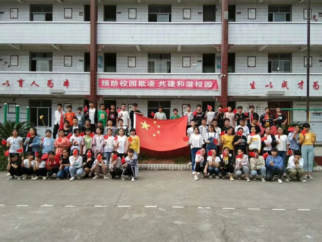 请跟我一起向祖国表白,深情的向祖国表白