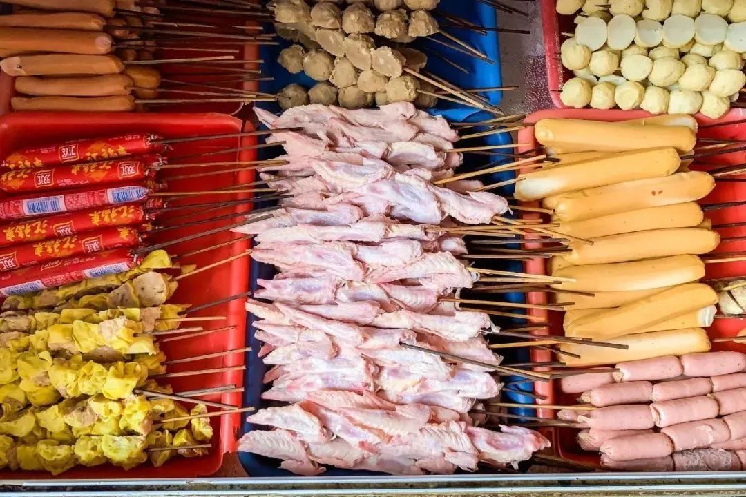 覆盖5个区，这7家“又小又旧”的炸串店，抚慰了不少深夜打工人