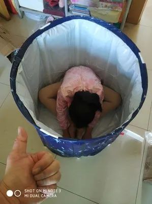 小浴室必备之折叠泡澡桶,有了折叠泡澡桶在家也能泡澡了