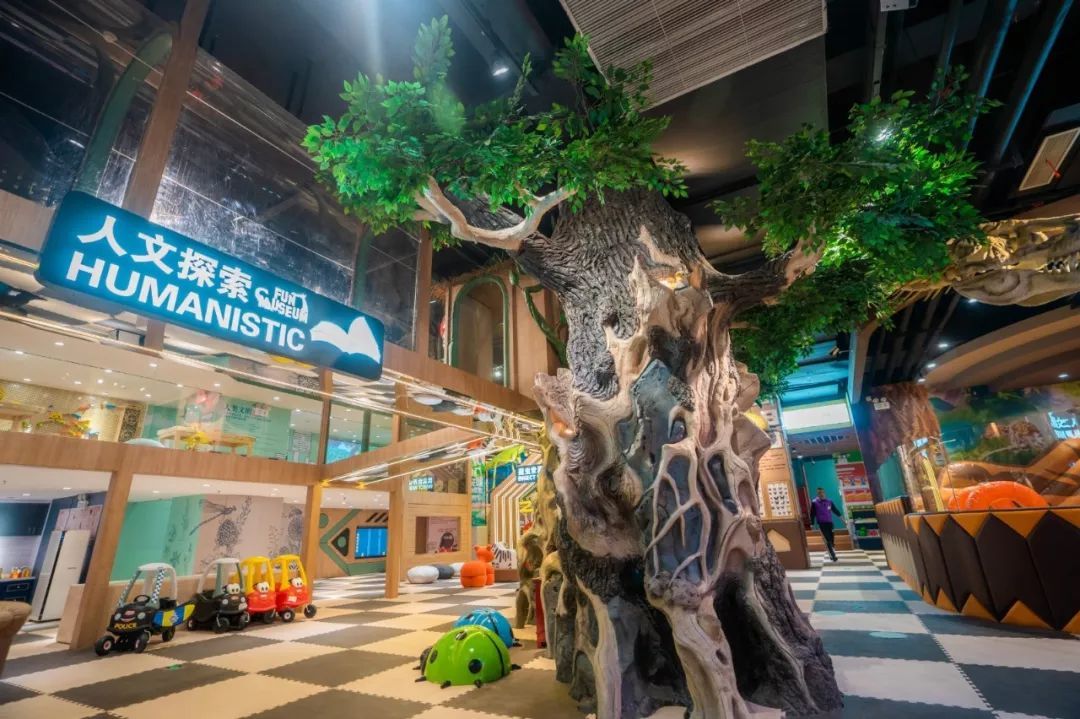 坐着地铁看浦东｜美到惊艳！童话乐园、古镇园林、跑酷金字塔……这条地铁线都能到，还能跨省游