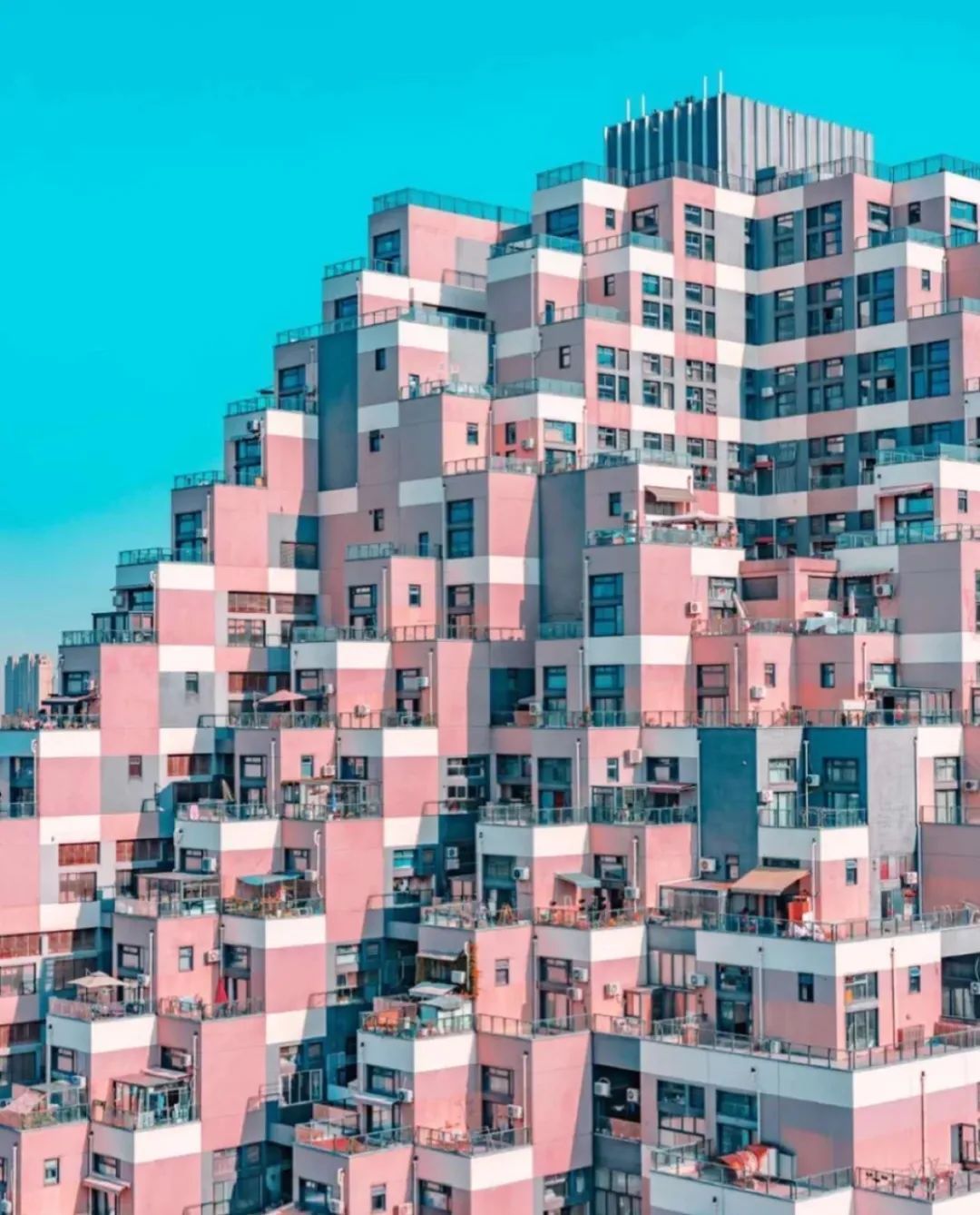 坐着地铁看浦东｜美到惊艳！童话乐园、古镇园林、跑酷金字塔……这条地铁线都能到，还能跨省游