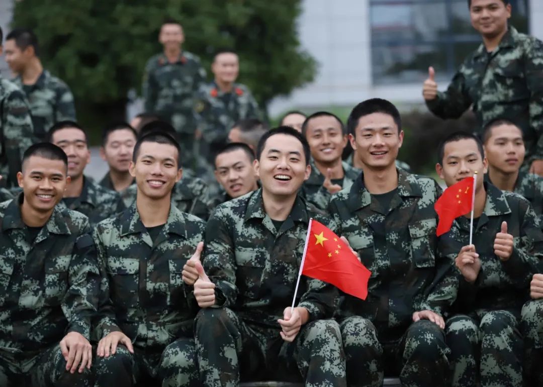 足球场上的兵哥哥,兵哥哥足球比赛