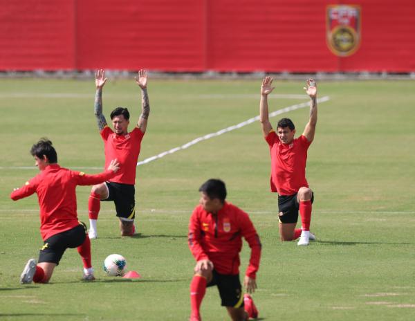 国足足球热身训练10个动作,国足在深圳训练是在哪里集结