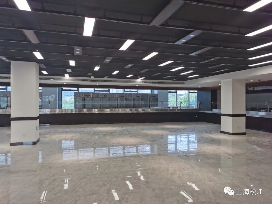 美食圈、足球场、月季小镇……松江这个工业园为员工打造“一站式”生活配套