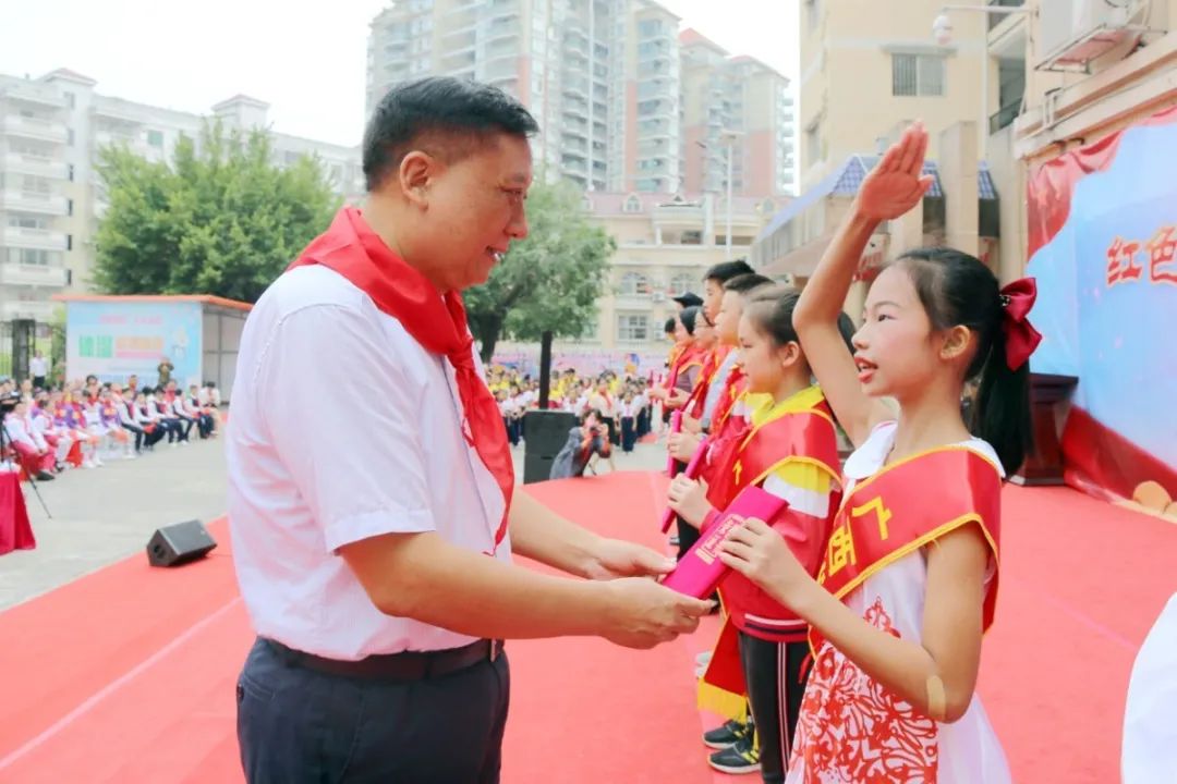 传承红色基因争当少先队员,传承红色基因争做时代新人少先队