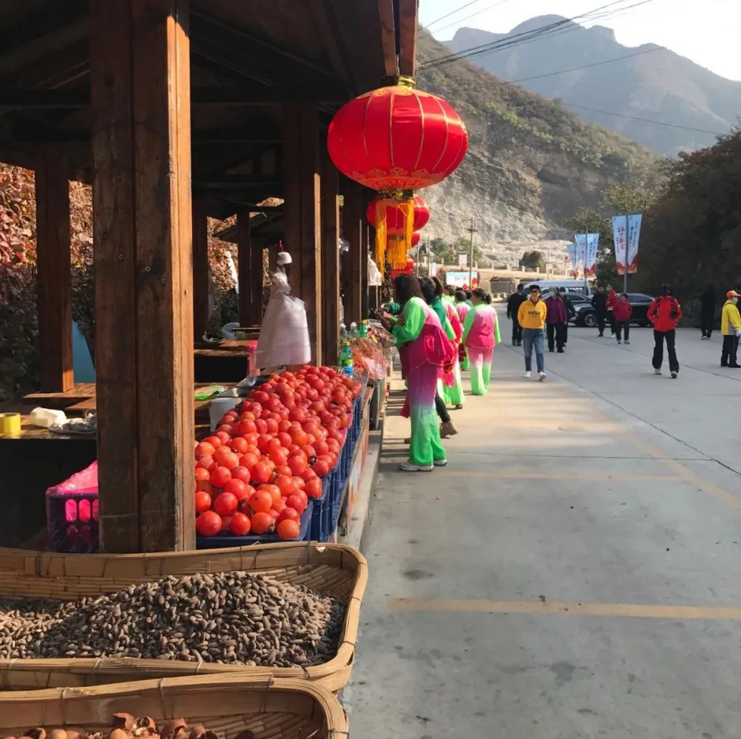 绉嬪ぉ鏉ヨ繖閲岃祻绾㈠彾,鏉ヨ繖閲屼竴璧疯祻绾㈠彾