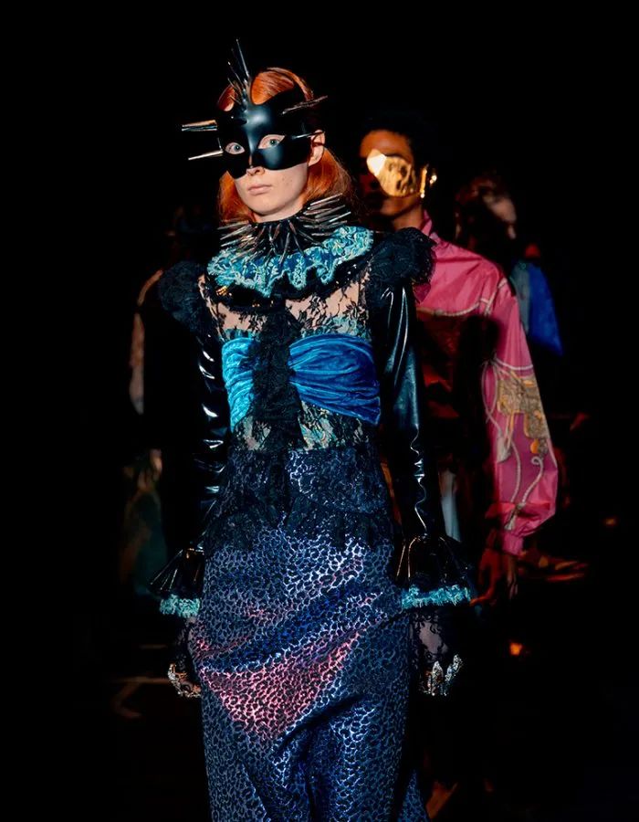 连吴赫都偏爱的「面具」，原来早就成为时装秀场的常客