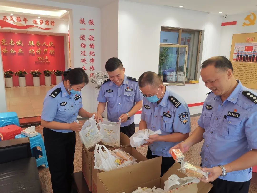 【青年民警微视角】为了奋战的战友，他每天前送数以吨计的“温暖”——走进青年民警李汝芹的一天