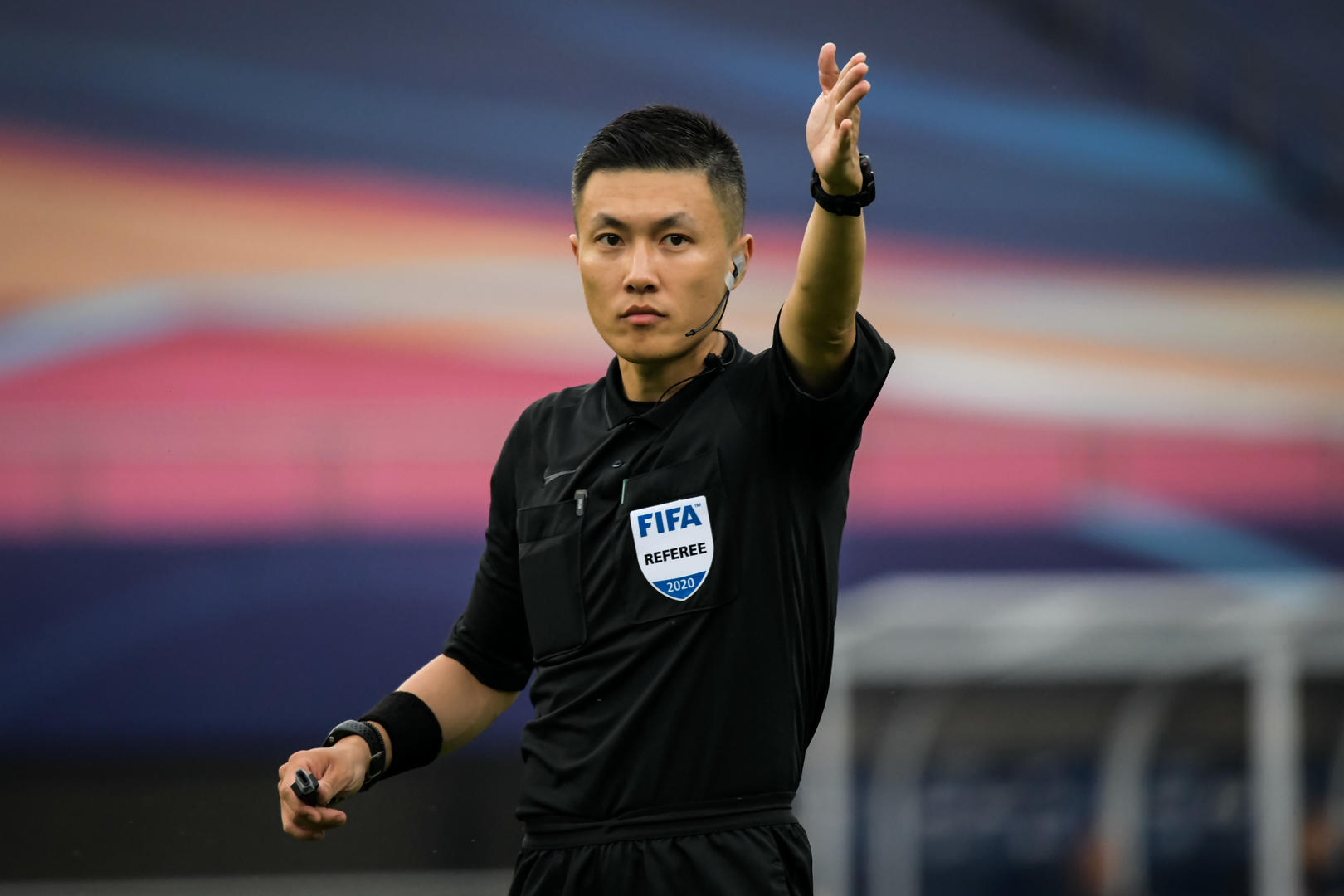 京鲁大战主裁沈寅豪被“查论文”鲁能球迷：只想要公平公正