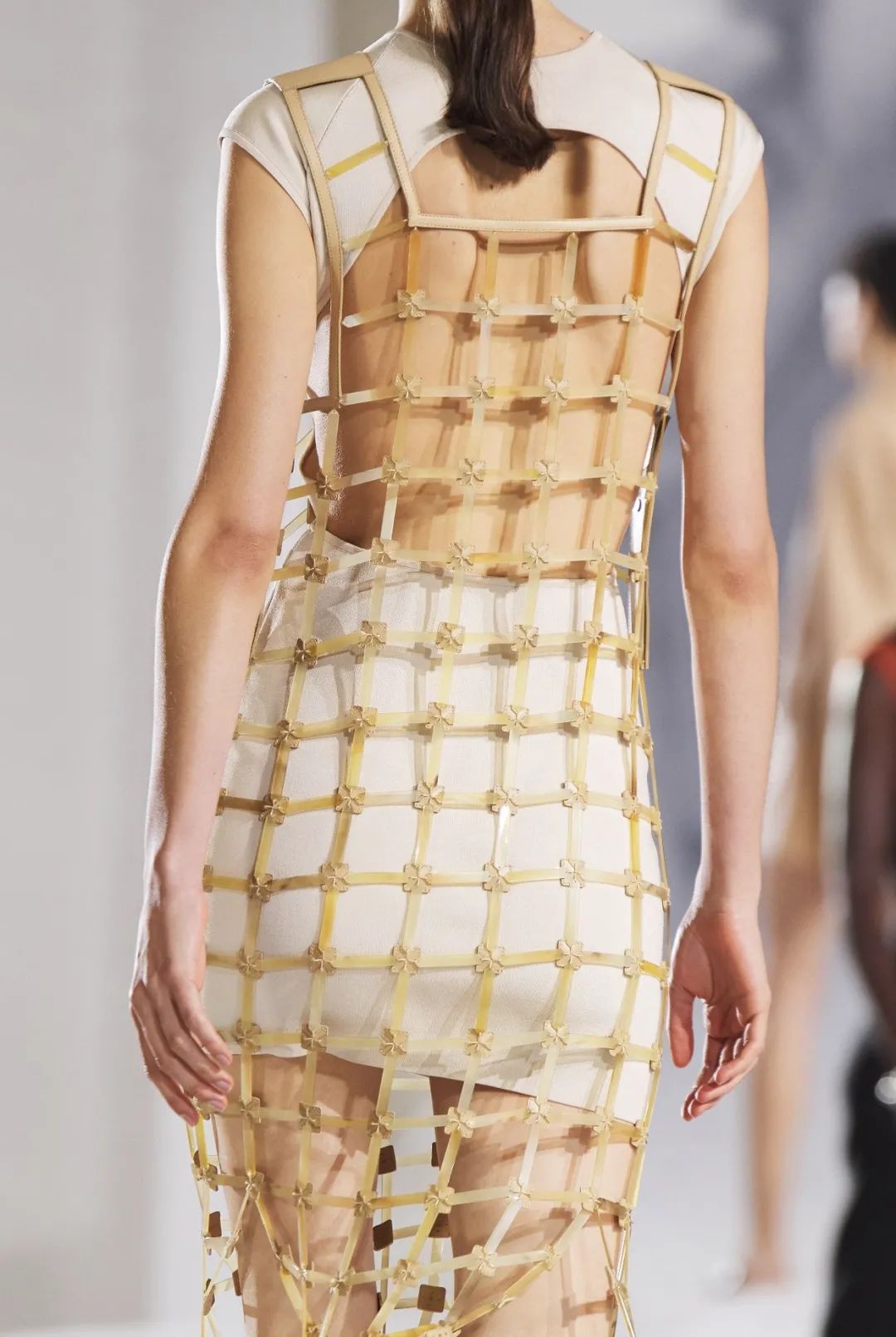 三天打鱼两天晒网｜八戒的珍珠汗衫又在时尚圈翻红了