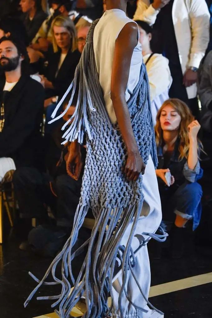 三天打鱼两天晒网｜八戒的珍珠汗衫又在时尚圈翻红了