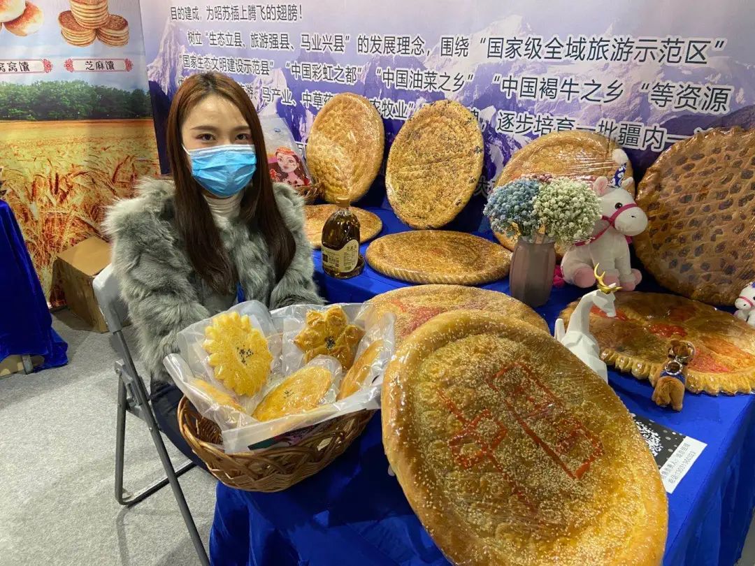 伊宁市特点馕包肉,伊犁最好吃的烤馕