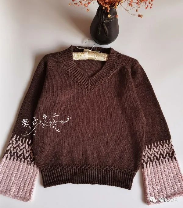 薄款v领毛衣编织图解,从下往上编织咖色开衫毛衣