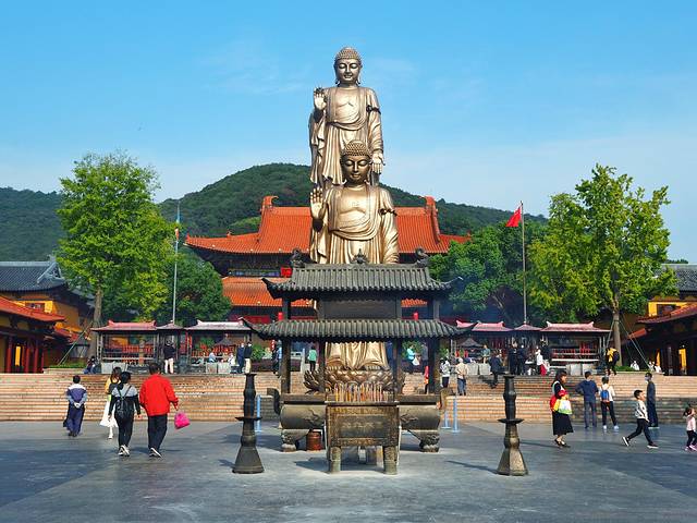 烟雨入江南山水如墨染下一句,烟雨入江南山水如墨染出自哪首歌