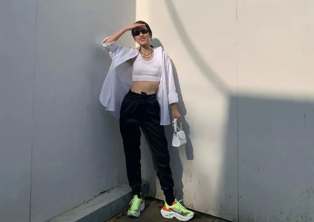 杨幂和杨颖的同款鞋,杨幂和baby同款鞋