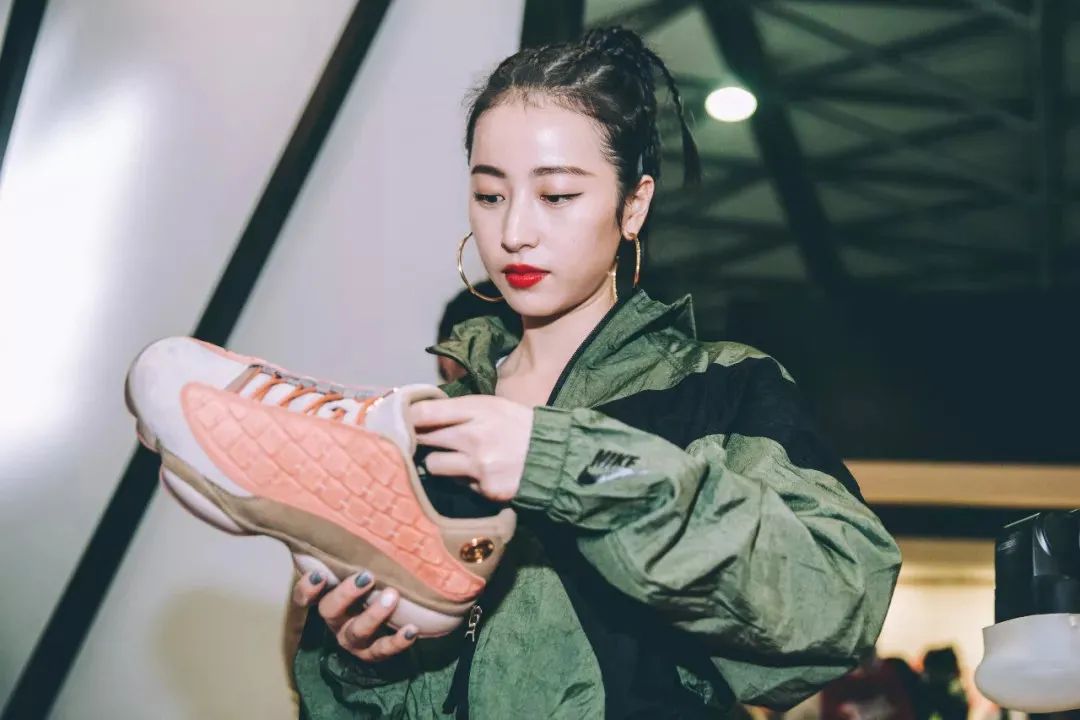 杨幂和杨颖的同款鞋,杨幂和baby同款鞋