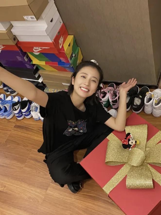 杨幂和杨颖的同款鞋,杨幂和baby同款鞋