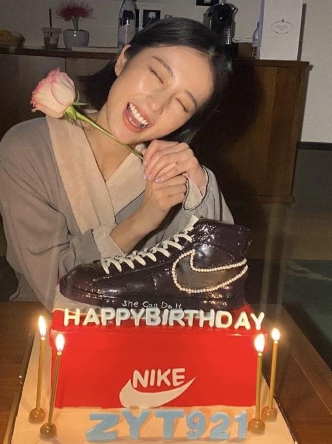 杨幂和杨颖的同款鞋,杨幂和baby同款鞋