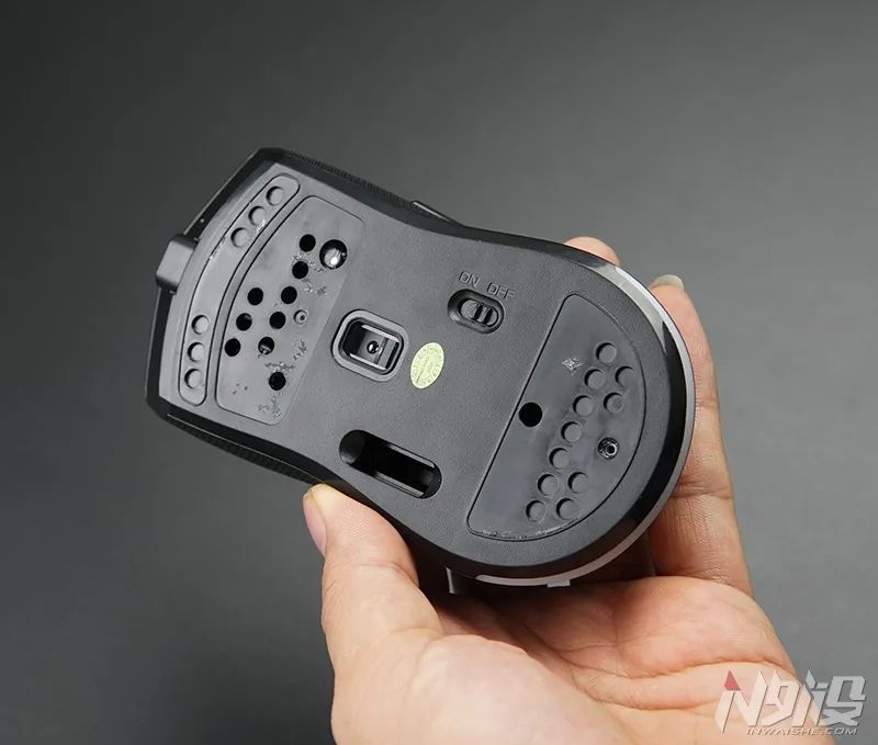 多彩m800无线鼠标拆解,多彩m800pro鼠标测评