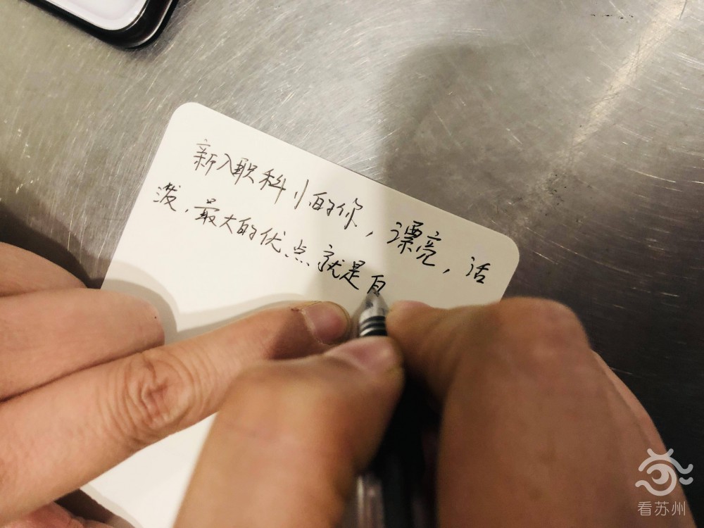 62张手写贺卡“私人订制”这位校园食堂阿姨太暖啦