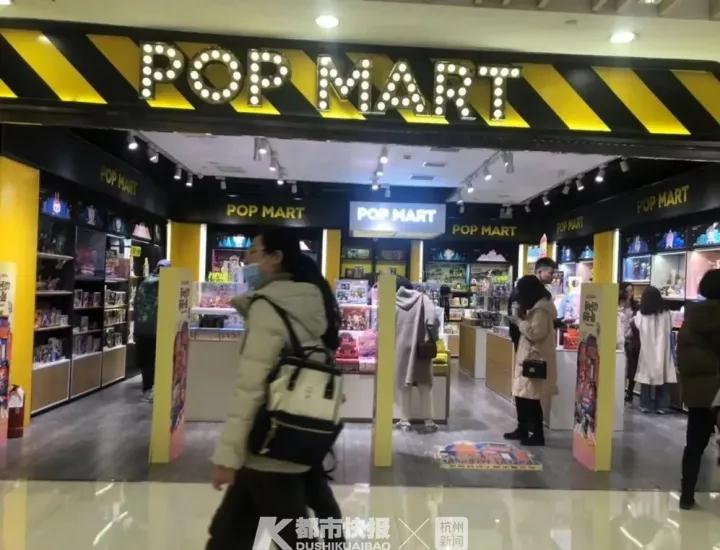 标价59元成本17元，半年卖出8个亿！年轻人买上瘾的这种娃娃，本周五要上市了