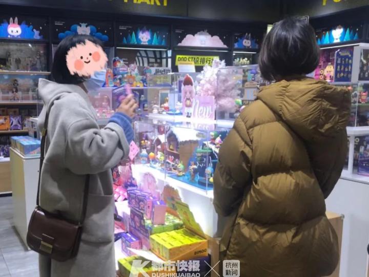 标价59元成本17元，半年卖出8个亿！年轻人买上瘾的这种娃娃，本周五要上市了