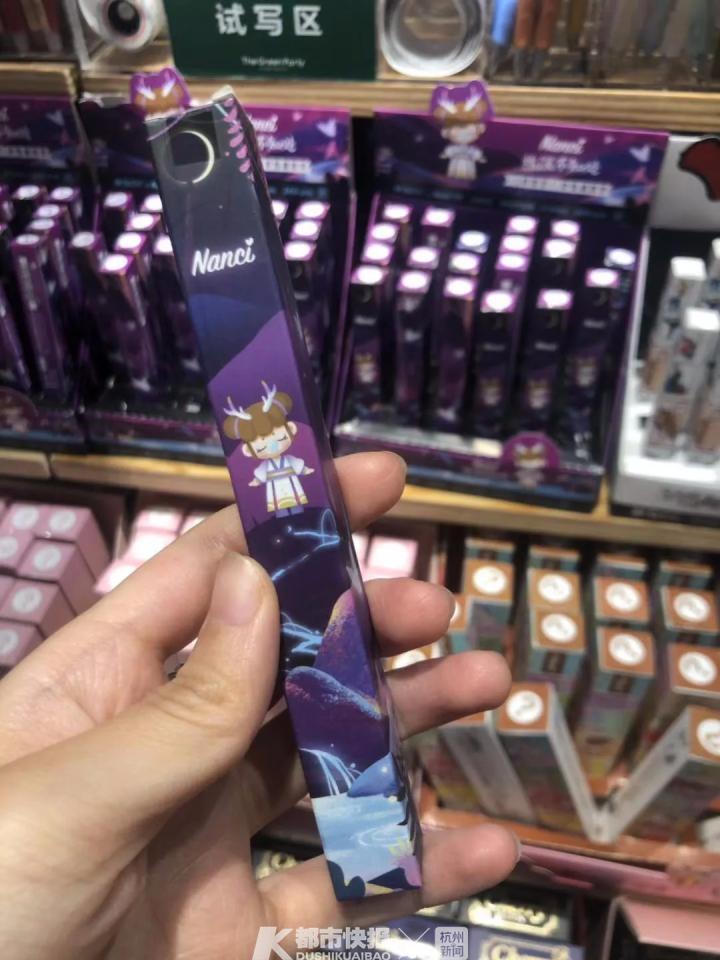 标价59元成本17元，半年卖出8个亿！年轻人买上瘾的这种娃娃，本周五要上市了