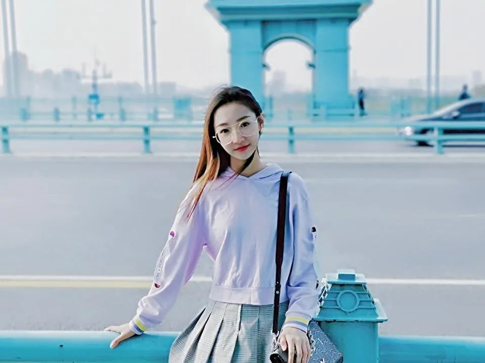 向优秀看齐向榜样靠拢,向优秀的前辈们看齐