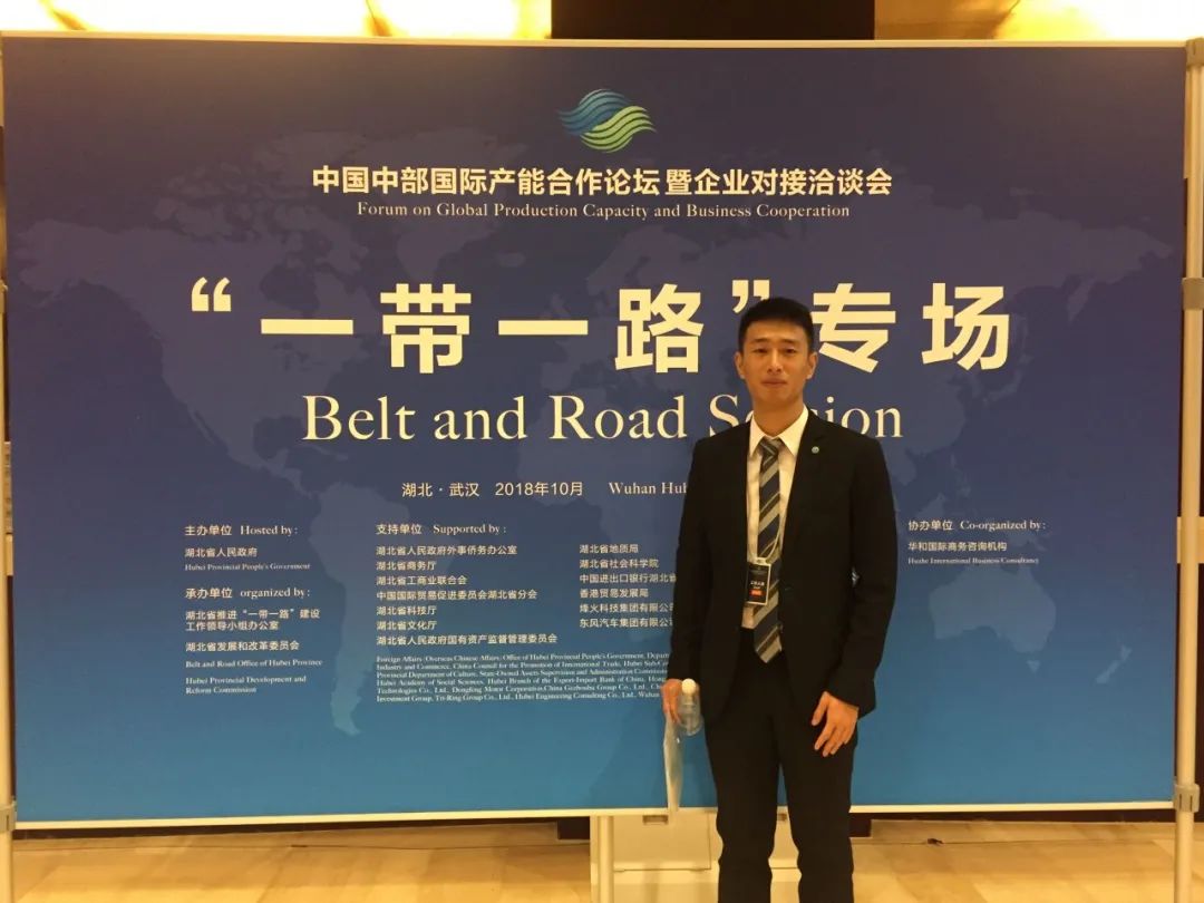 向优秀看齐向榜样靠拢,向优秀的前辈们看齐