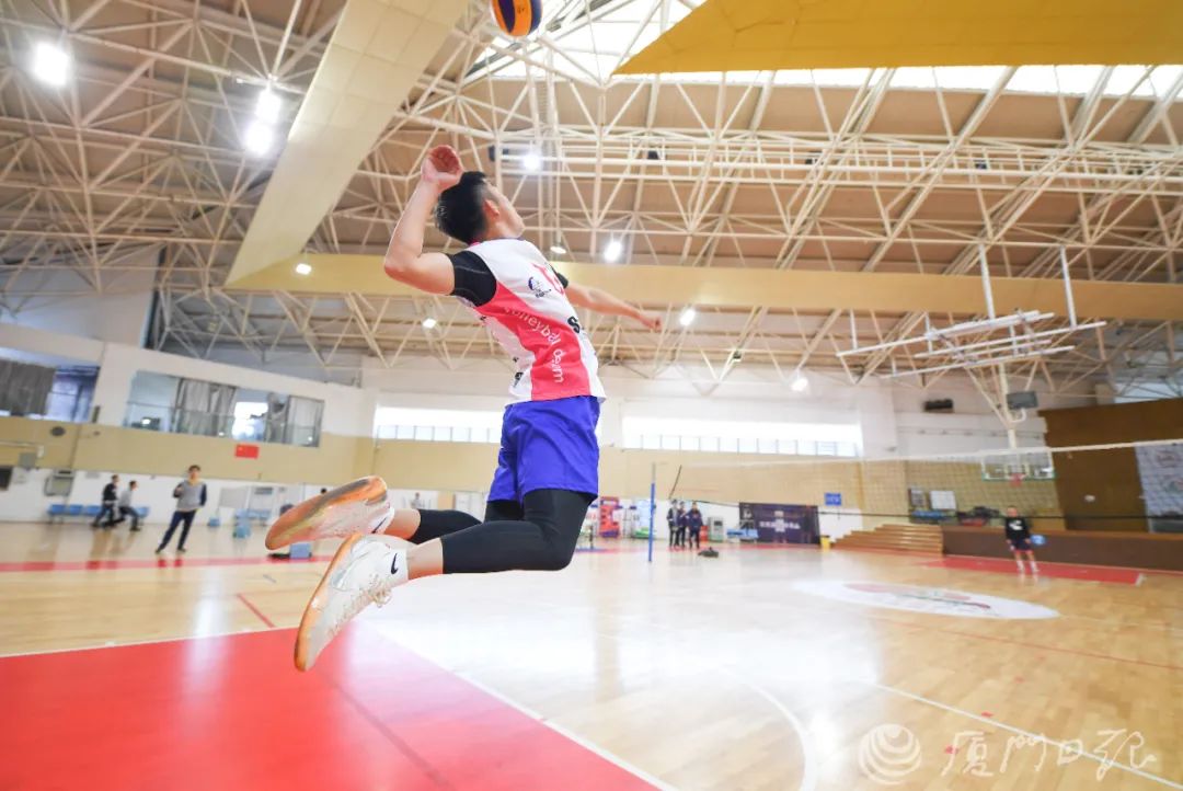 你们的老师又去比赛了！所有第一名都拿到手！12个人拿了11个一等奖