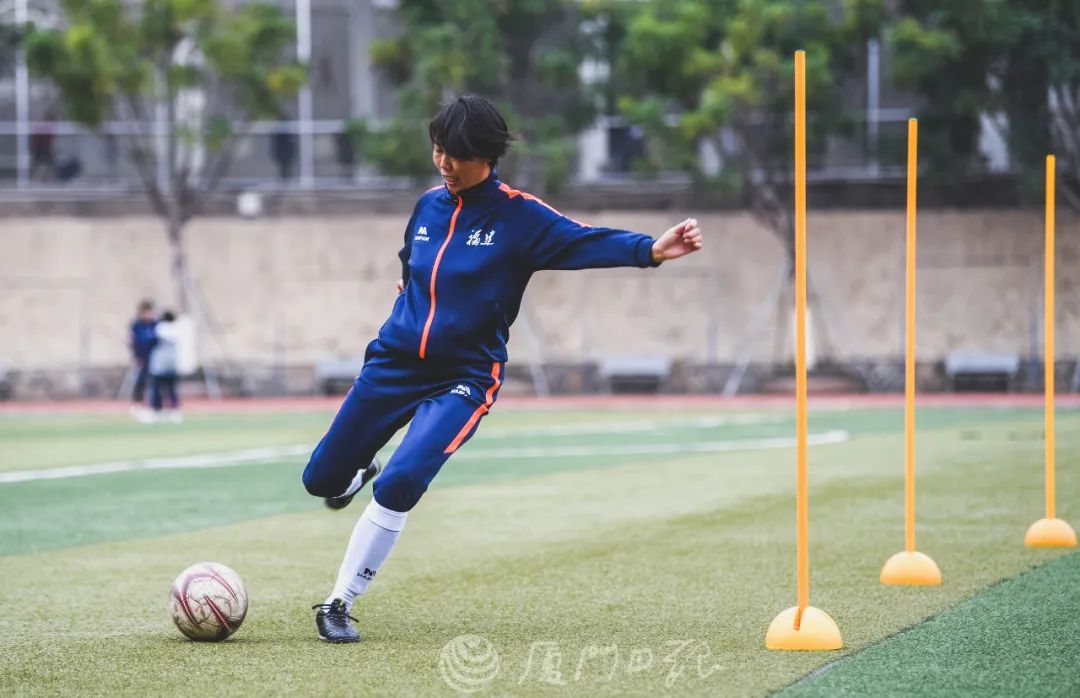 你们的老师又去比赛了！所有第一名都拿到手！12个人拿了11个一等奖