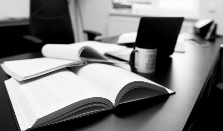 法官辞职可以去公司当法律顾问吗,法官辞职从事公司法务