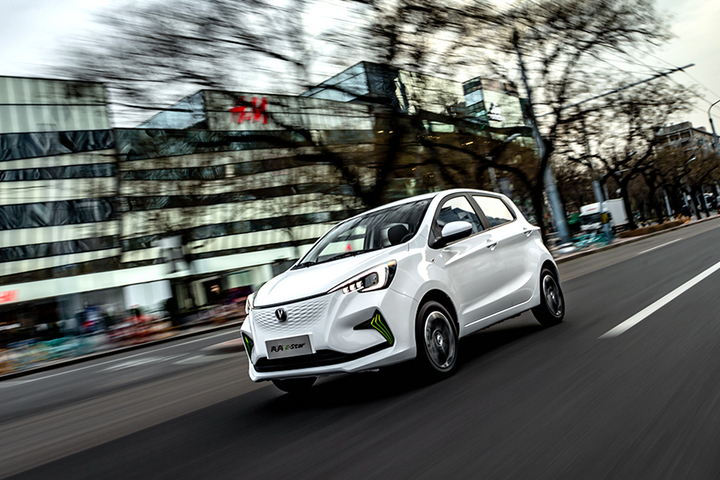 长安奔奔e-star国民版对比miniev,奔奔e-star和宏光miniev测评