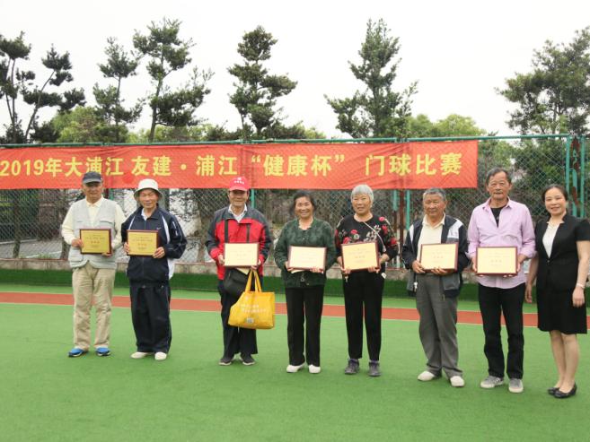 浦锦街道生活日记——“锦”彩群文丨有这么一群活跃在300平米绿茵场上的老小孩以球会友尽显夕阳风采